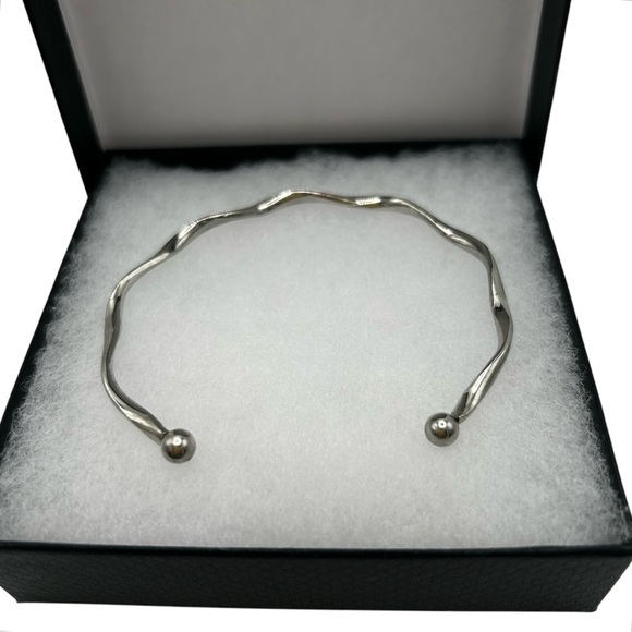 Gold or Silver Twist Design‎ Open Cuff Bracelet. New - Picture 10 of 11